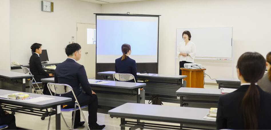 企業でプログラムを行っている様子